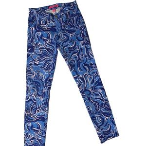Lilly Pulitzer skinny jeans in size 00. Blue and white with gold hardware